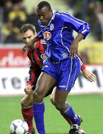 陷入信任危 陷入信任危